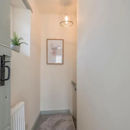 Hideaway - Central Richmond *
